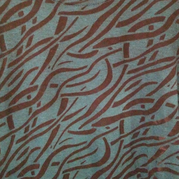 Fun printed light weight long sleeve - Picture 2 of 2